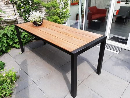 Buitentafel hardhout staal