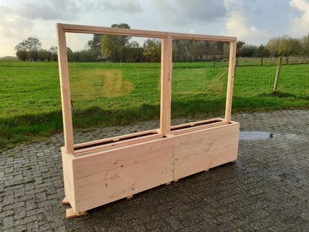 Plantenbak met terrasafscheiding