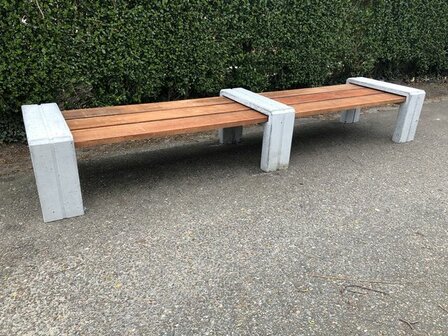 Bank beton hardhout