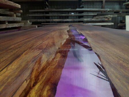 Boomstamtafel met led lampen