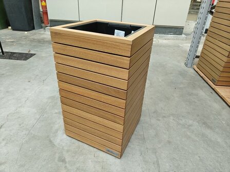 Houten plantenbak met binnenbak