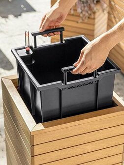 Plantenbak met watergeefsysteem