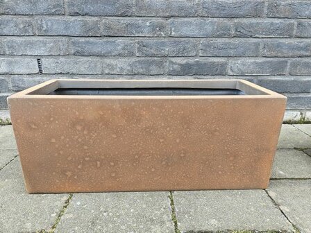 Roest imitatie bloembak van composiet