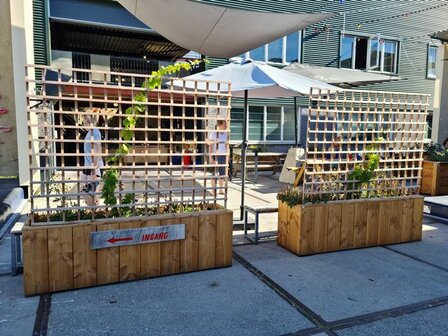 Plantenbak met klimrek