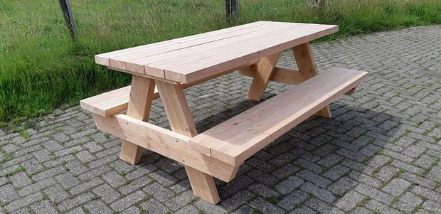 Houten picknicktafel