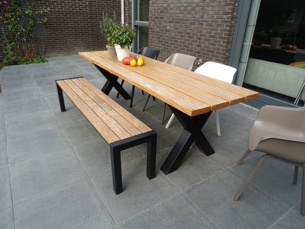 Tuintafel met kruispoten