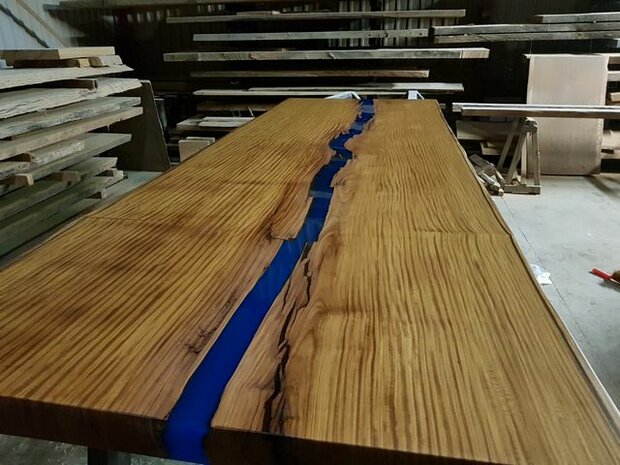 Epoxy rivier boomstamtafel