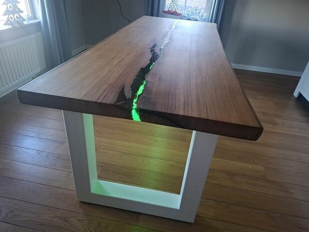 Epoxy tafel met led lampen