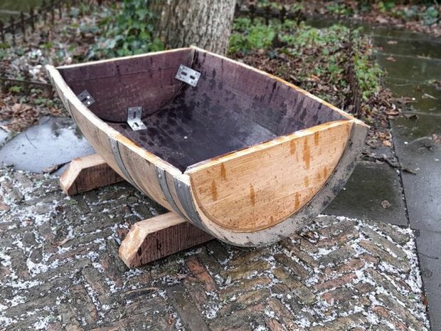 Houten kuip op poten