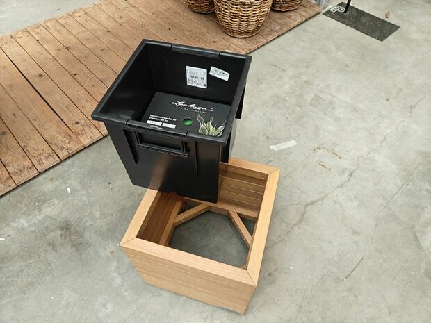 Plantenbak met irrigatiesysteem