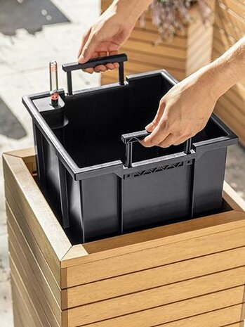 Plantenbak met watergeefsysteem