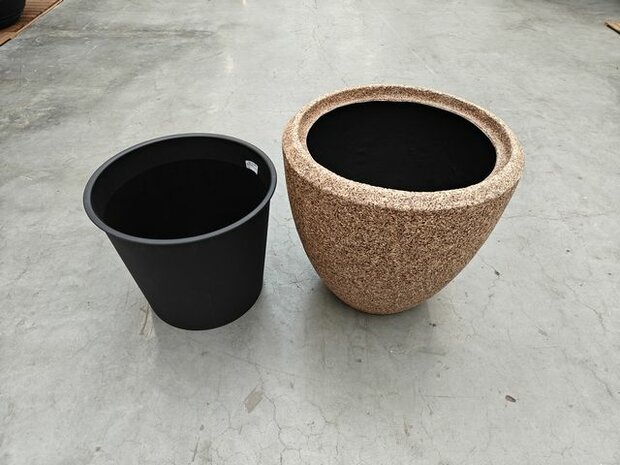 Plantenbak met inzetbak