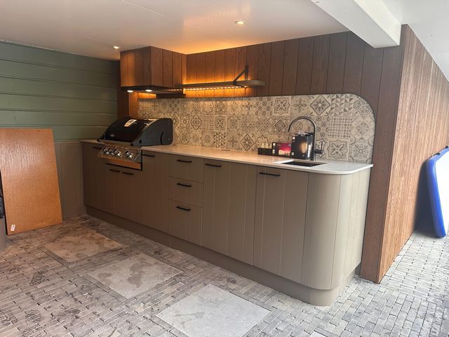 Maatwerk buitenkeuken van hout