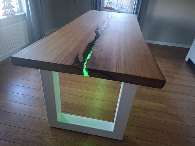 Epoxy tafel met led lampen