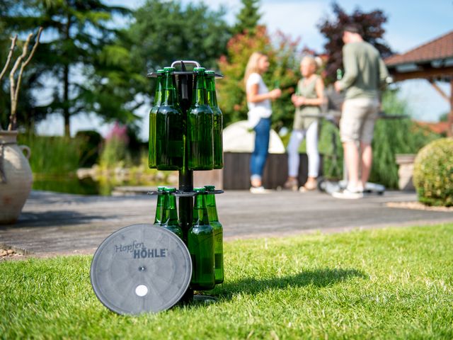 HopfenHohle ondergrondse bierkoeler voor gekoelde bierflesjes in de tuin