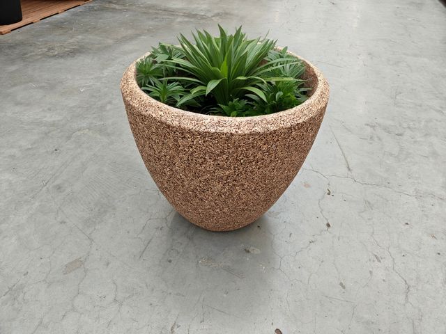 Naturecast conische plantenbak van bosrestanten