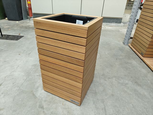 Houten plantenbak met binnenbak