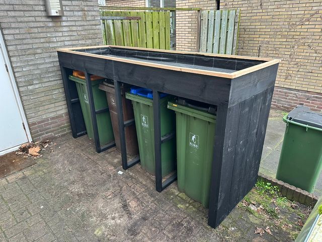 Container ombouw met plantenbak