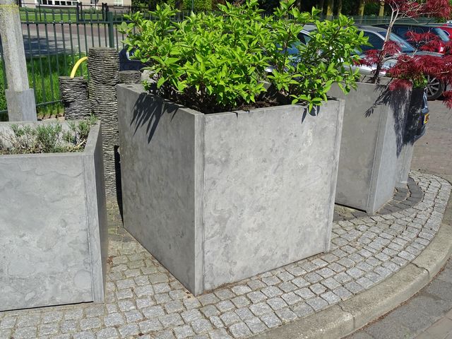 Natuursteen plantenbak