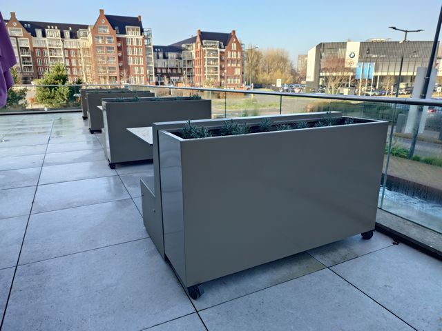 Plantenbakken hotelterras