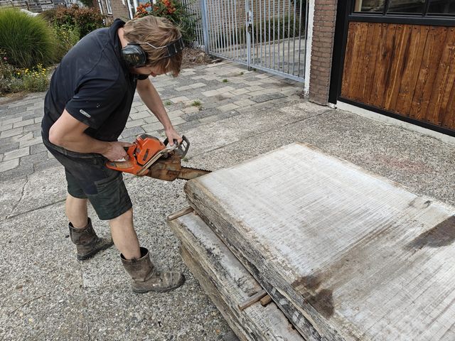 Epoxy boomstamtafel op maat