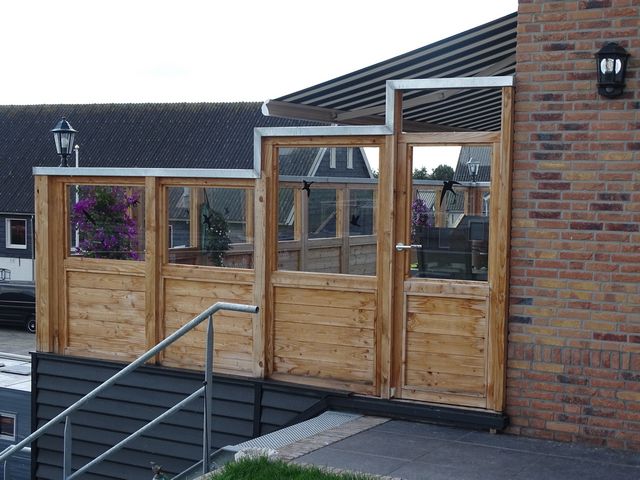 Houten terrasscherm met deur