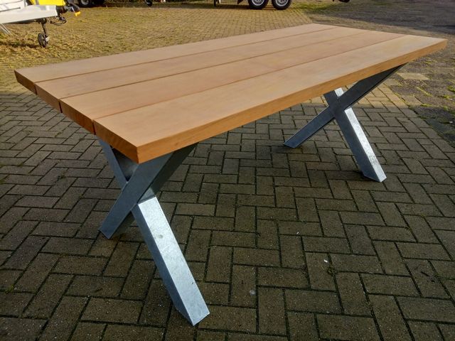 Tuintafel uitverkoop