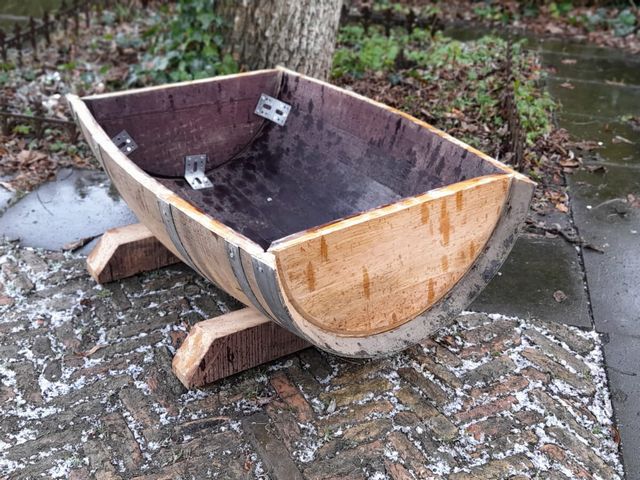 Houten kuip op poten