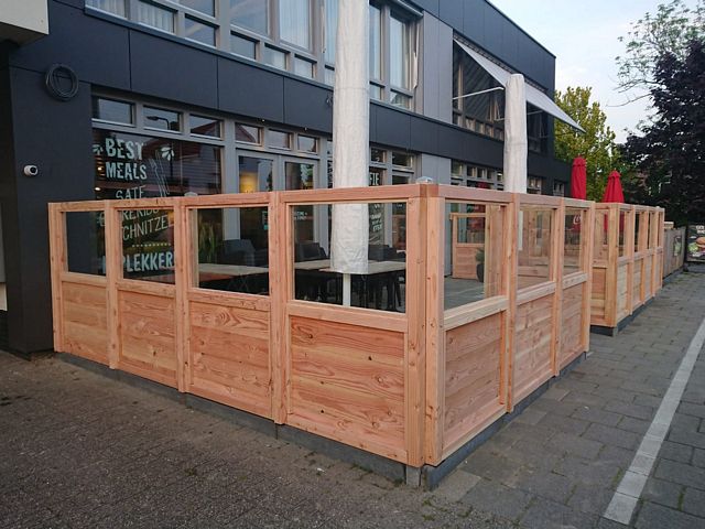 mei Wolk Voorverkoop Houten windscherm op maat - Tuinwaardig